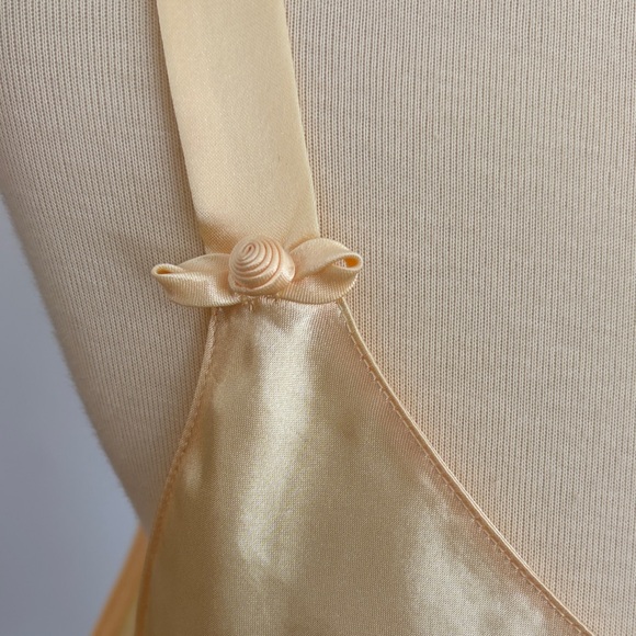 Vintage 1990s Oscar Delmla Renta Pink Label Cream Silky Top Possibly size large - Picture 3 of 6